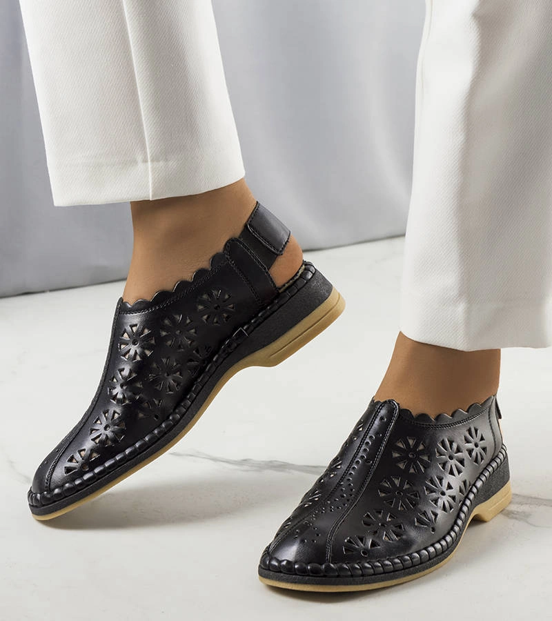 Černé ažurové žabky Ferre