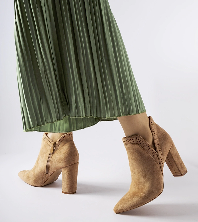 Bežové semišové kotníčkové boty Cammoro