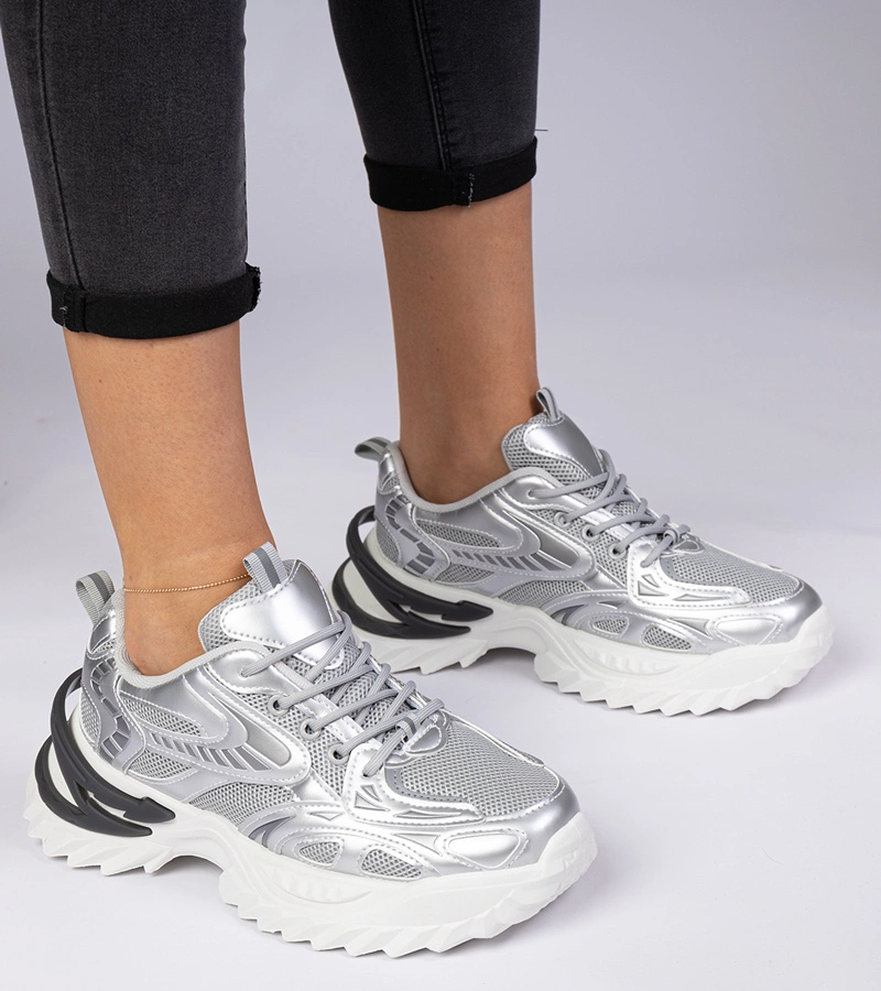 Stříbrné sportovní tenisky na masivní podrážce Lirata