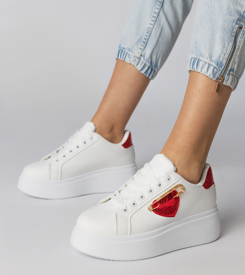 Bílé tenisky s červeným srdíčkem Lerisol