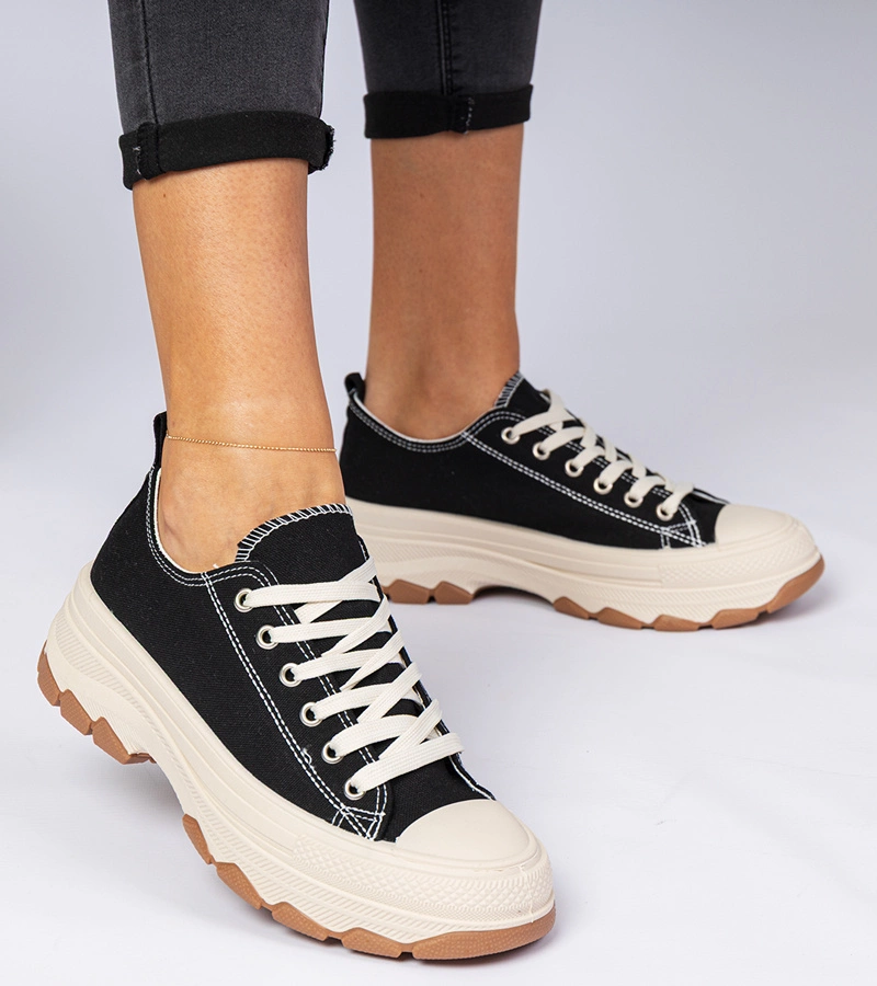 Černé tenisky na silné podrážce Salsana