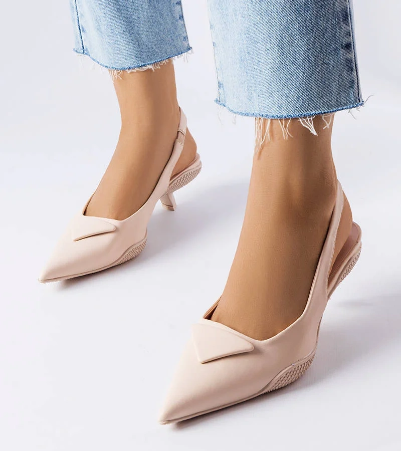 Béžové sandály Labonté na nízkém podpatku