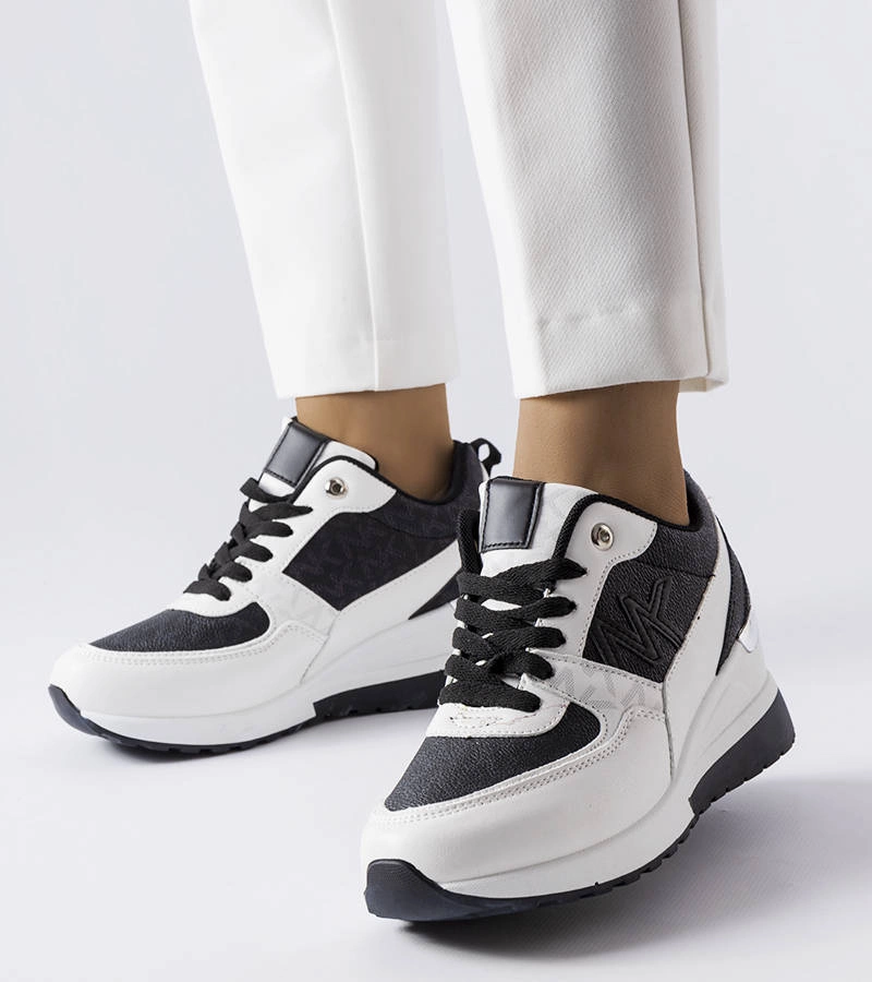 Bílé a černé tenisky na platformě Gaetane