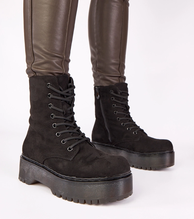 Černé kotníkové boty na platformě z eko semiše Mollie