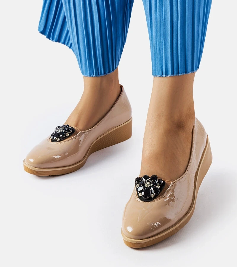 Béžové lakované baleríny se zdobením Mellori