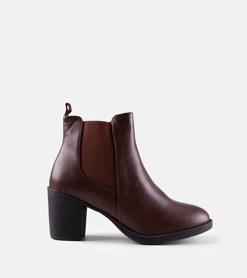 Hnědé kotníkové boty na podpatku Classy