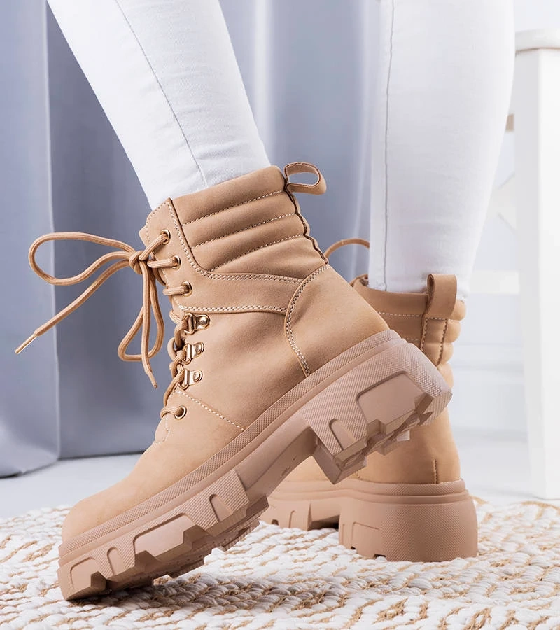 Béžová boty na pevné podrážce Lyric