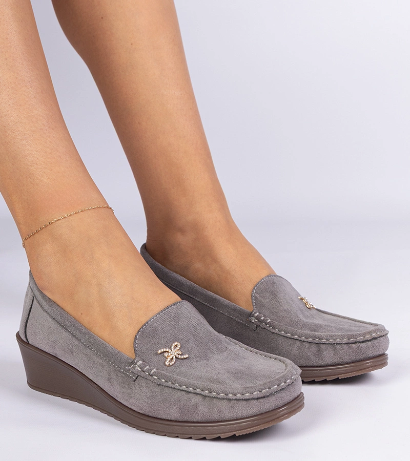 Šedé dámské mokasíny na klínku z ekosemiše Sarimi