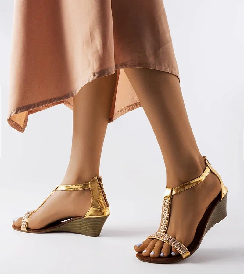 Zlaté sandály na podpatku Suaredda