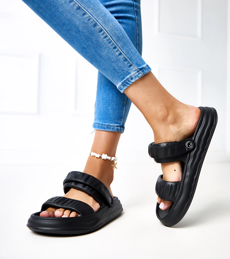 Černé pěnové sandály s rýhováním Coreia