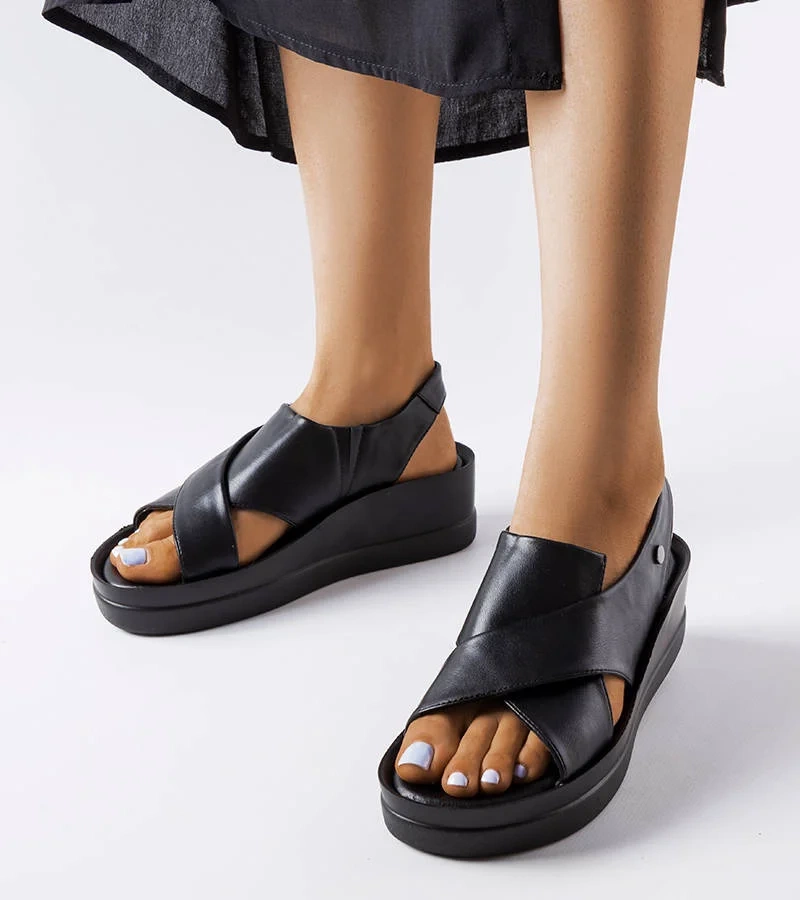 Černé sandály Adelina na nízkém podpatku