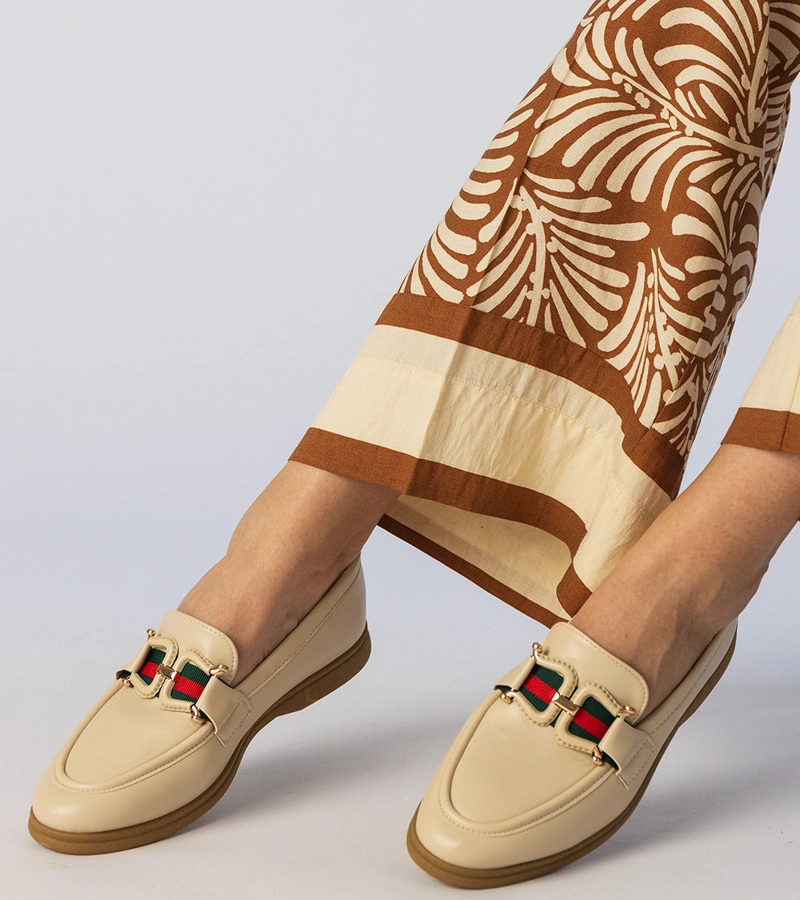 Krémové mokasíny z eko kůže s ozdobou Kalenda