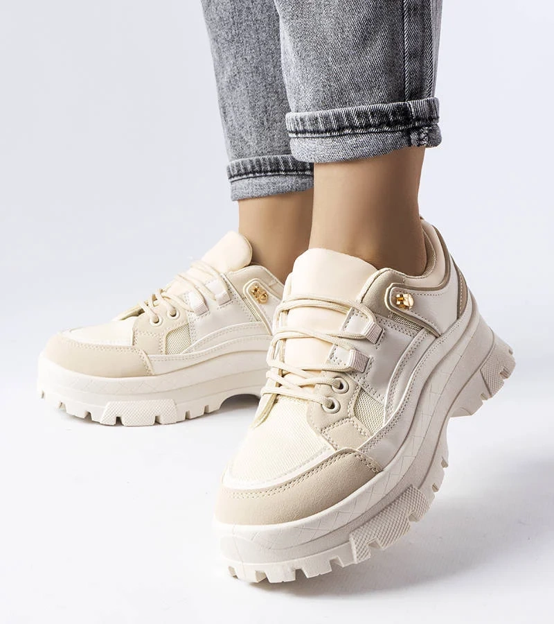 Béžové polobotky na podrážce s chráničem Via