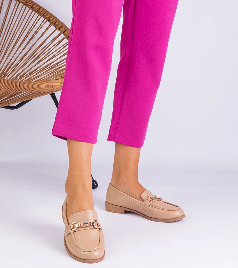 Béžové dámské mokasíny se zlatou ozdobou a kamínky Mikasa