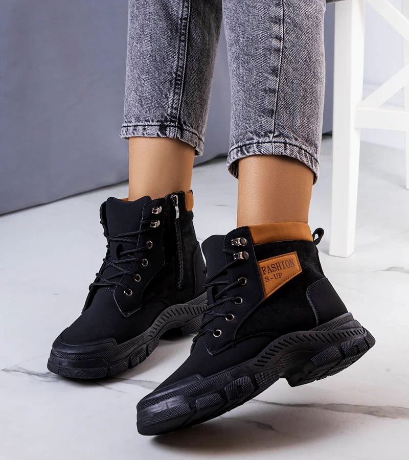 Černý izolovaný boty Fordla