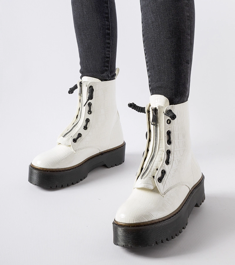 Bílé kotníkové boty na platformě s ražením Ascea