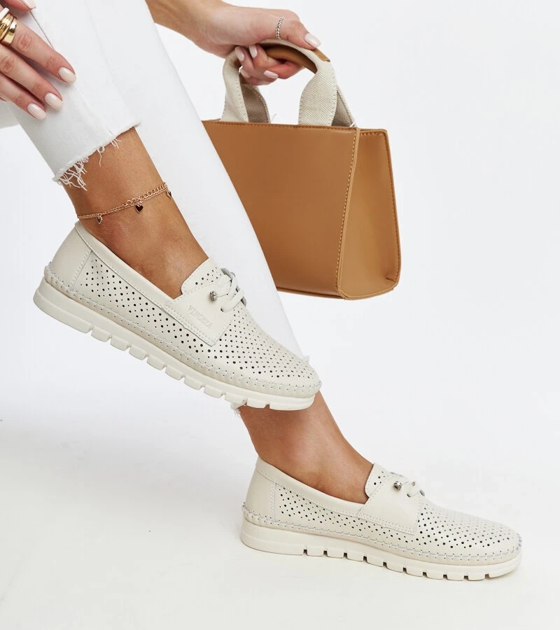 Bežové kožené polobotky s výřezem VINCEZA