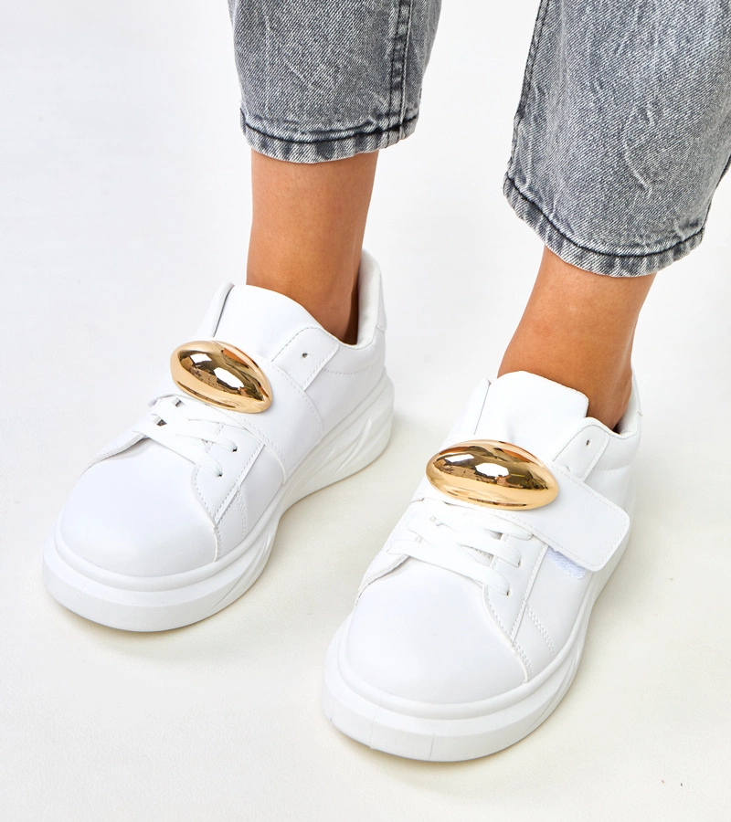 Bílé tenisky na platformě se zlatým akcentem Melania