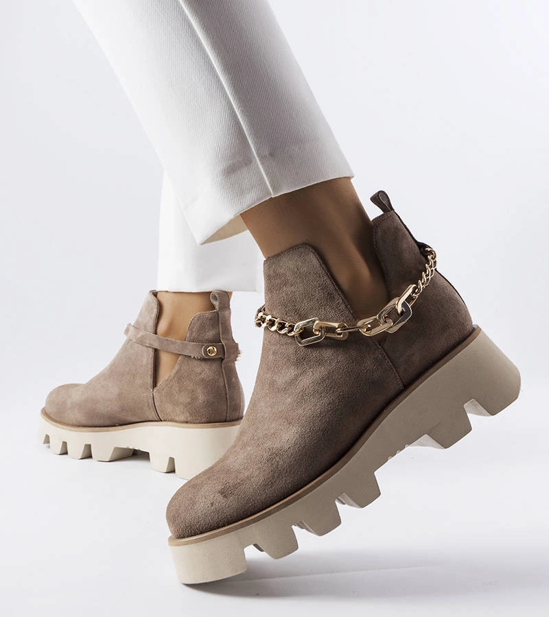 Béžové kožené boty zdobené řetězem Karino