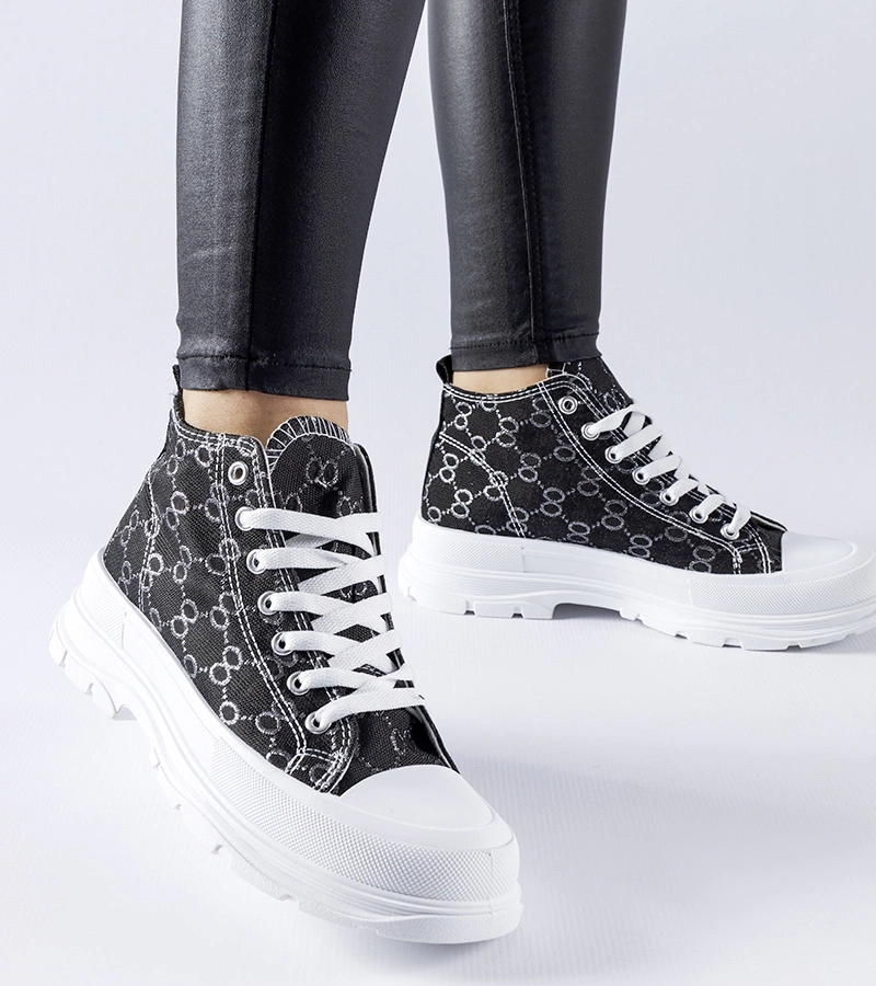 Černé tenisky zdobené monogramem Terenzio