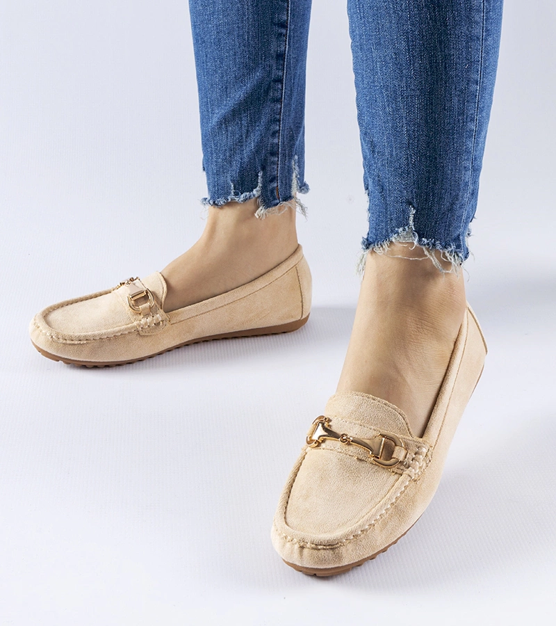 Bežové mokasíny zdobené sponkou Fernanda