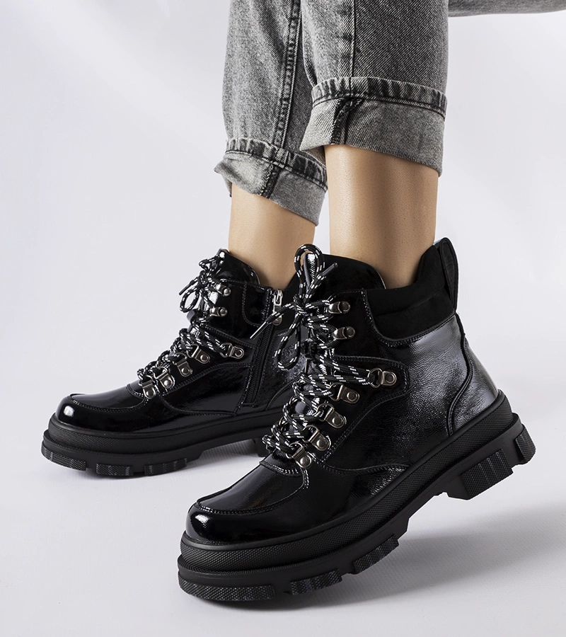 Černé lakované boty Prepo