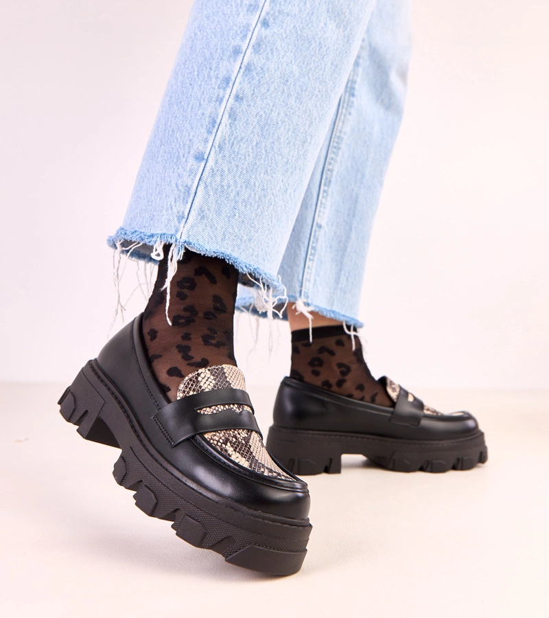 Černé mokasíny s motivem hadí kůže Loles