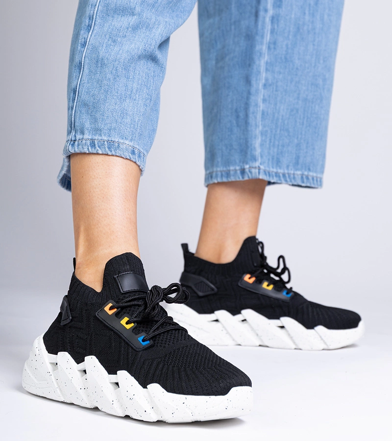 Černé sportovní tenisky na masivní podrážce Sally