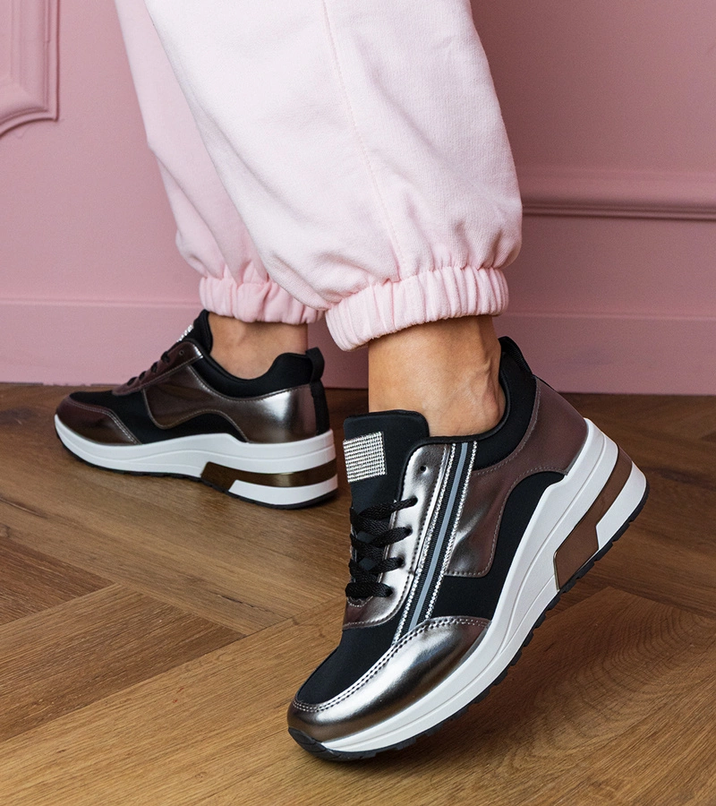 Černé tenisky s kamínky a metalickou vložkou Garsi