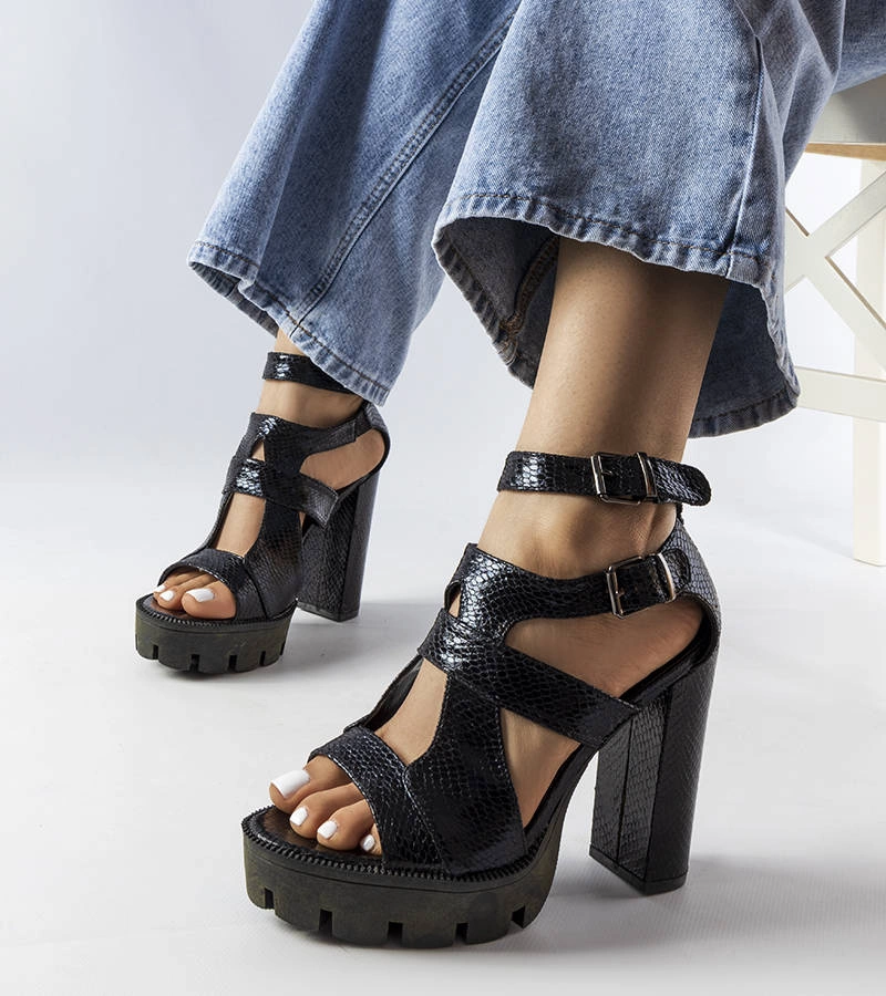 Černé masivní sandály Enenor na jehlovém podpatku