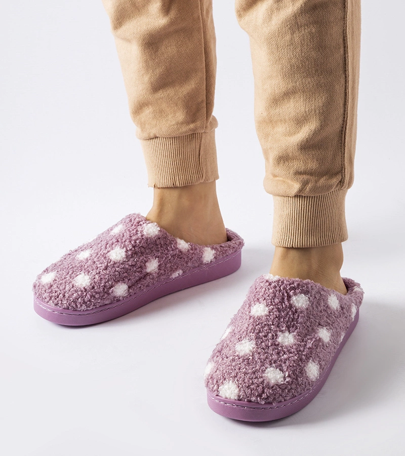Fialové teplé pantofle s bílými puntíky Laino
