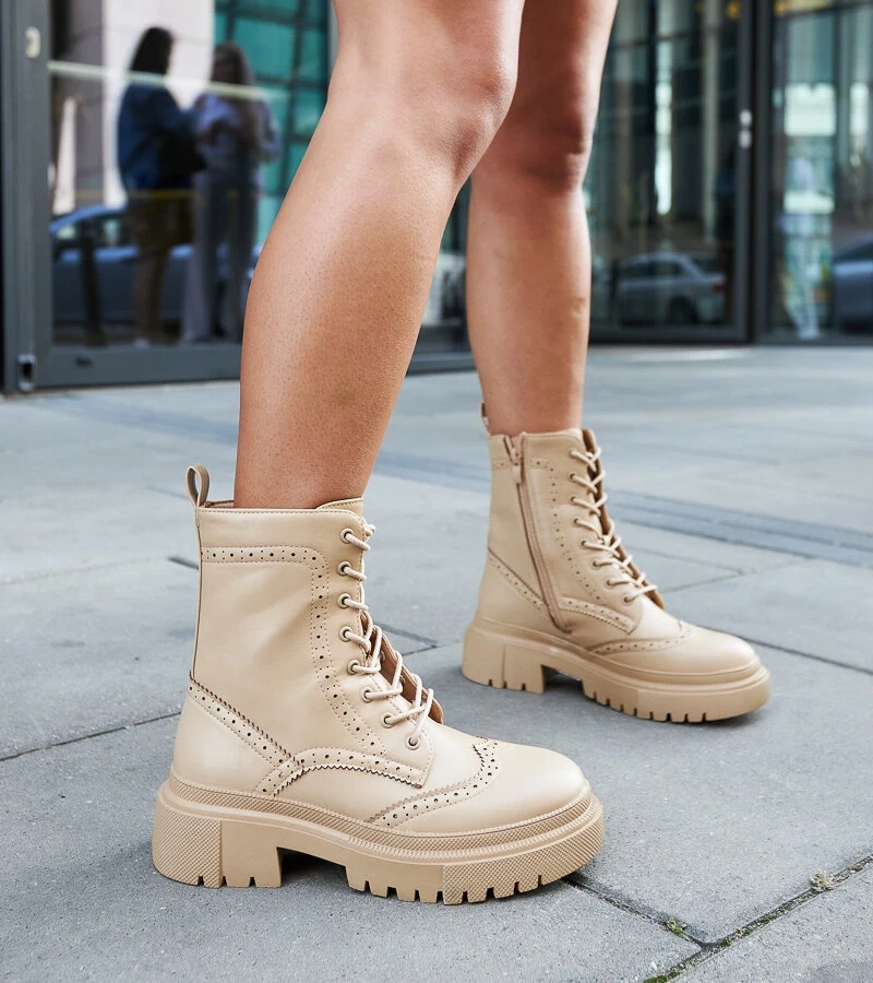 Beige boty zdobené prošíváním Nicla