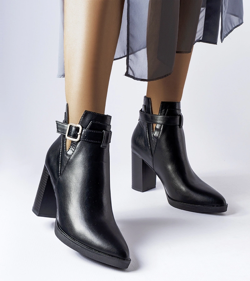 Černé kotníčkové boty na podpatku Whitman