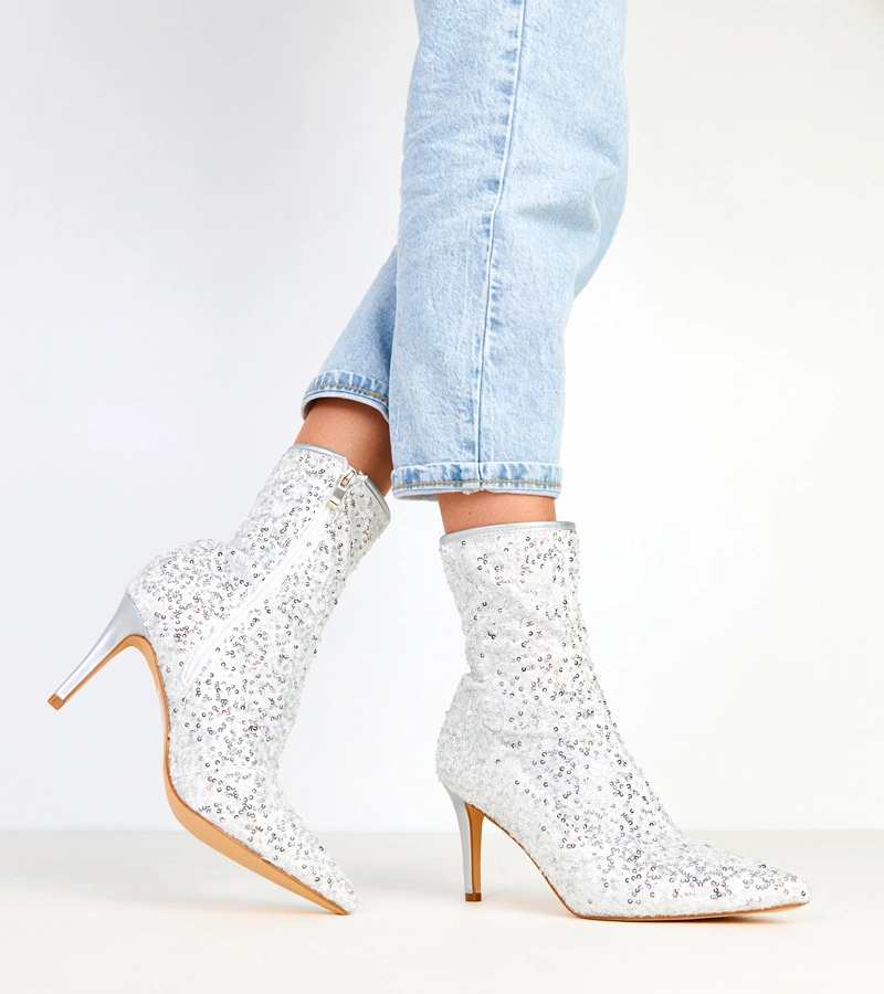 Stříbrné kotníkové boty s flitrovým zakončením na jehlovém podpatku Venda