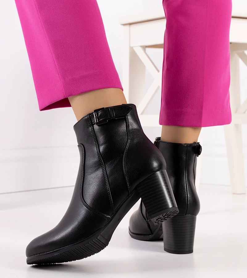 Black boty na nízkém postu Bogota