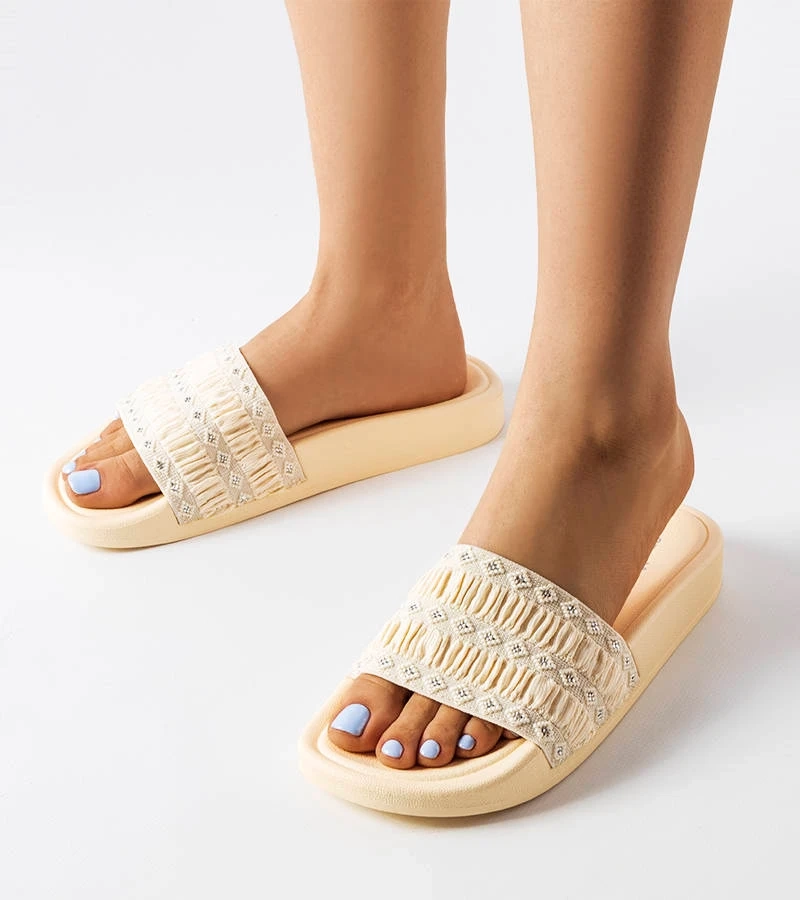 Béžové žabky zdobené záhybem Ernest