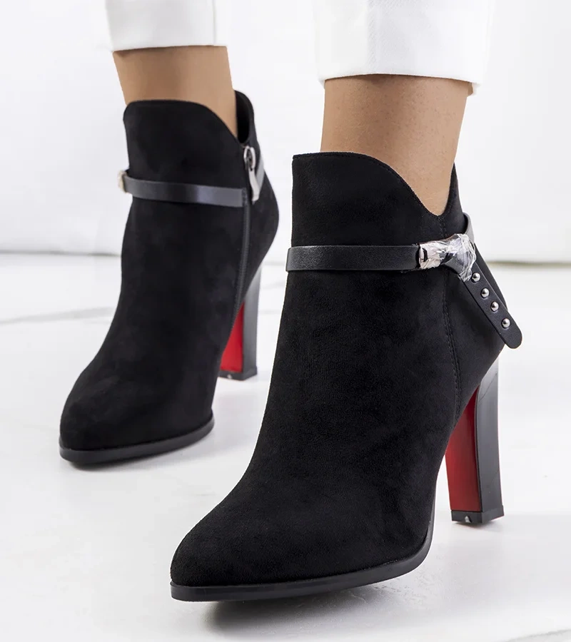 Černá boty Deshi na podpatku