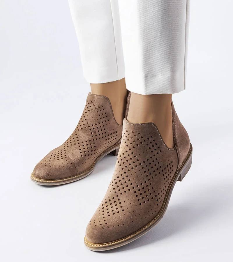 Hnědé prolamované kožené boty Karino