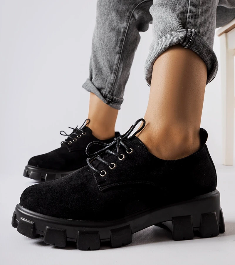 Černé polobotky na nízkém podpatku Cloutier