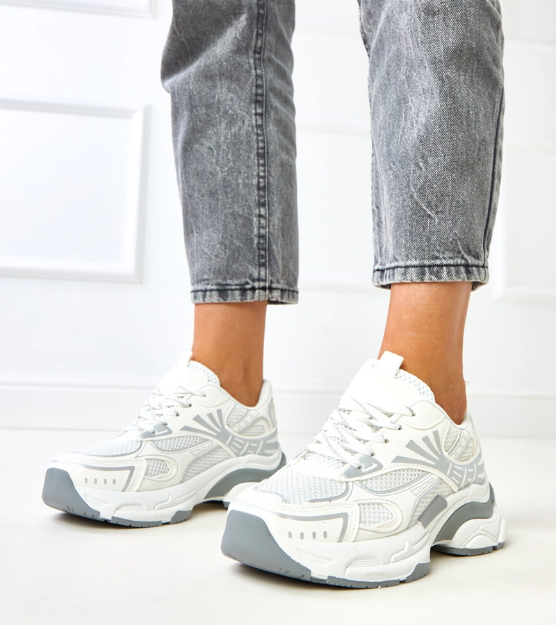 Bílé sportovní tenisky na masivní podrážce Tims