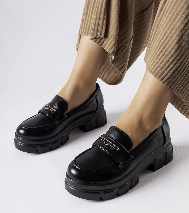 Černé mokasíny s viditelným vzorkem na podrážce Fuori