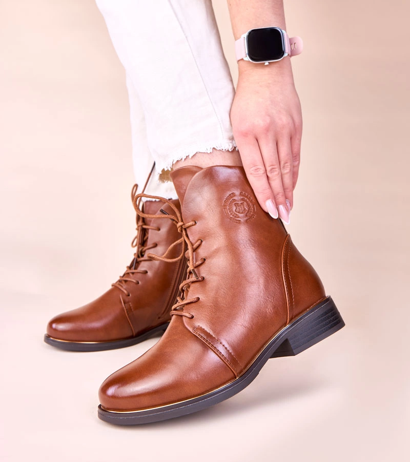 Hnědé šněrovací kotníkové boty s oteplením Eladia