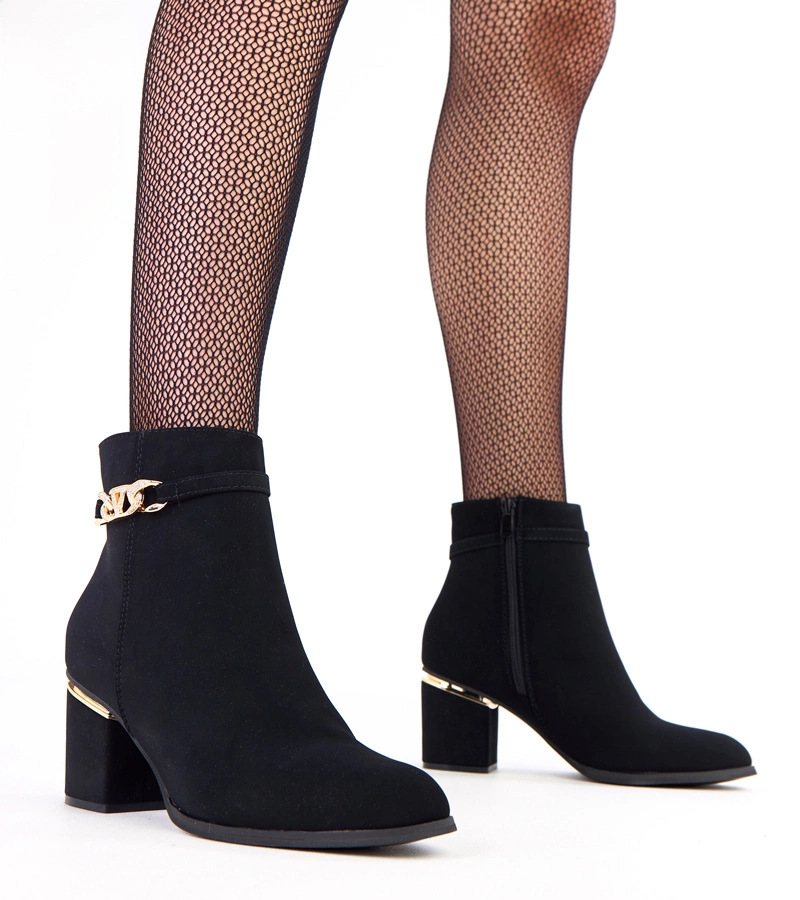 Černé kotníkové boty se zlatou ozdobou z matné eko kůže Klares