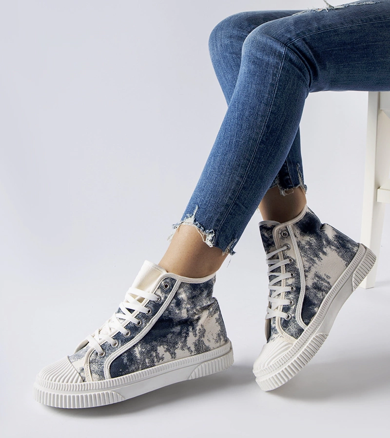 Tmavě modré tenisky s oděrkami Turistico