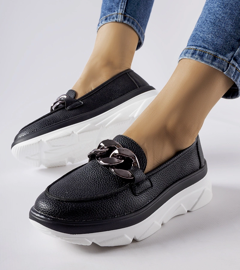 Černé mokasíny s řetízkem Vinceza