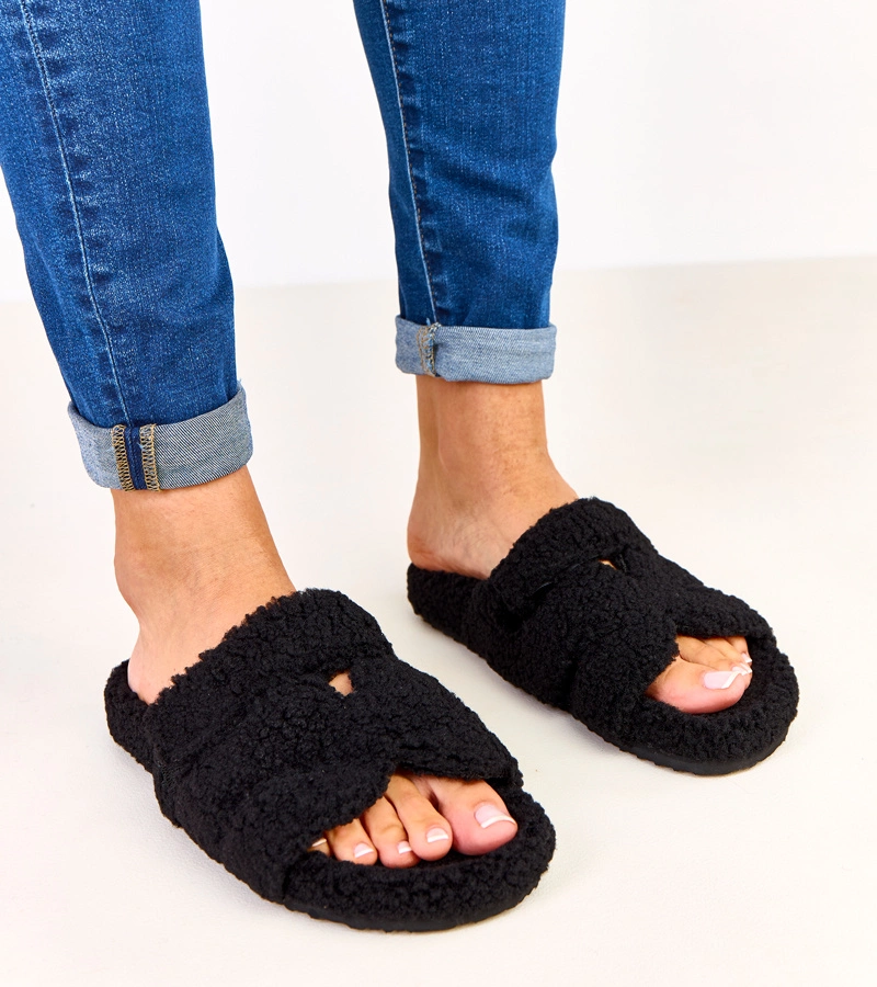 Černé chlupaté pantofle s otevřenou špičkou Felissa