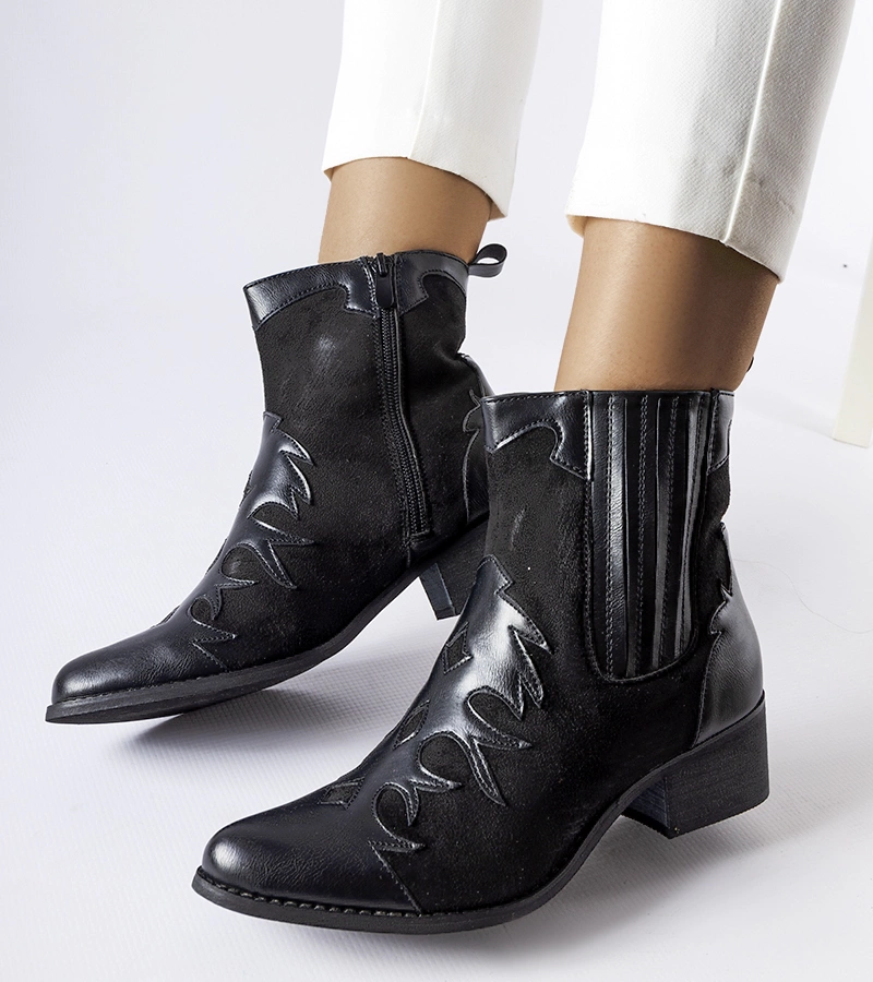 Černé kovbojky na malém sloupku Henriette