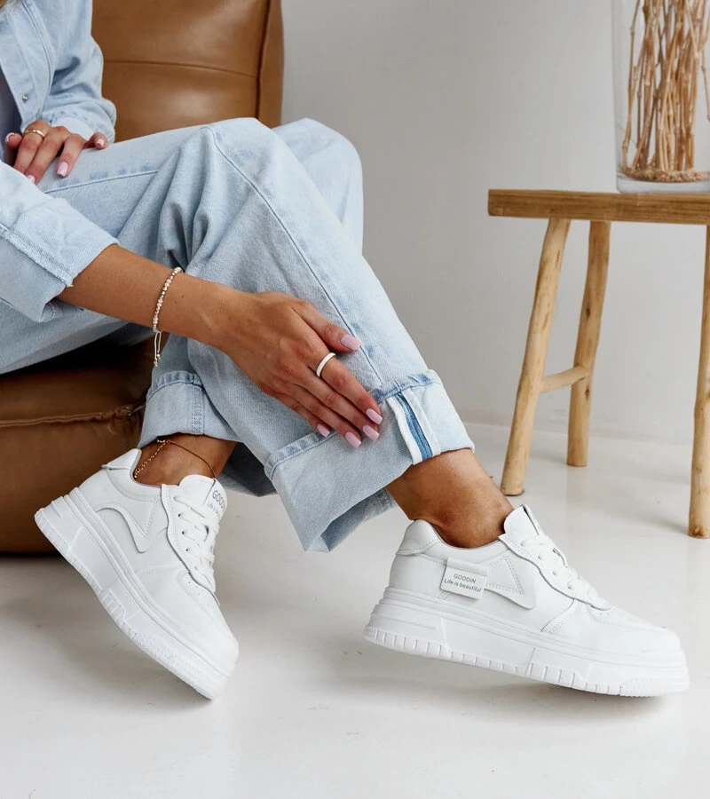 Bílé kůžené tenisky na silné podrážce Aria