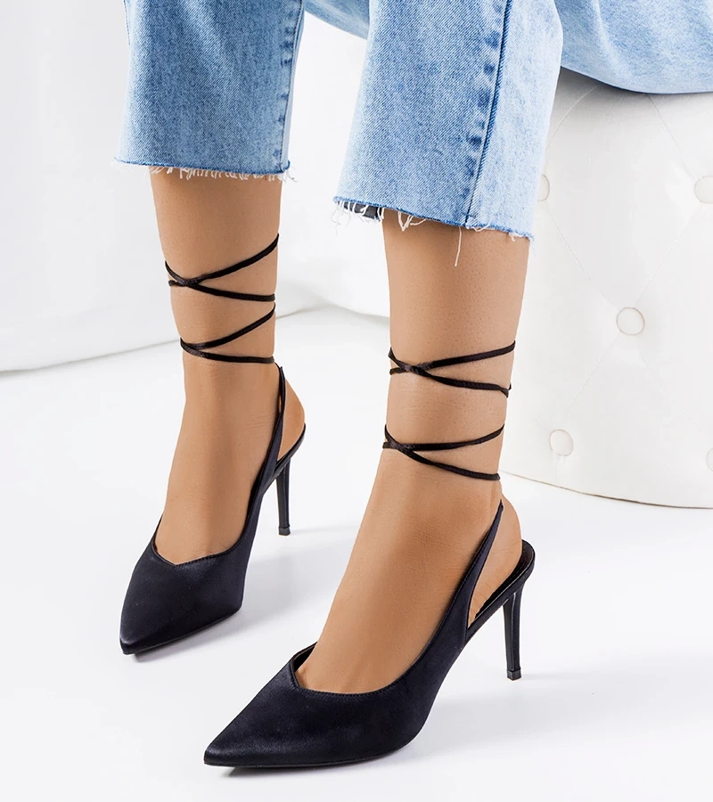 Černé jehlové podpatky se šněrováním Anneli