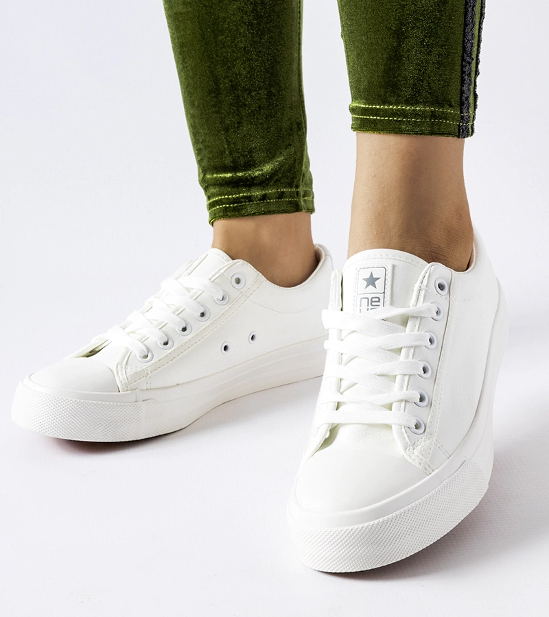 Bílé klasické tenisky Mushirah